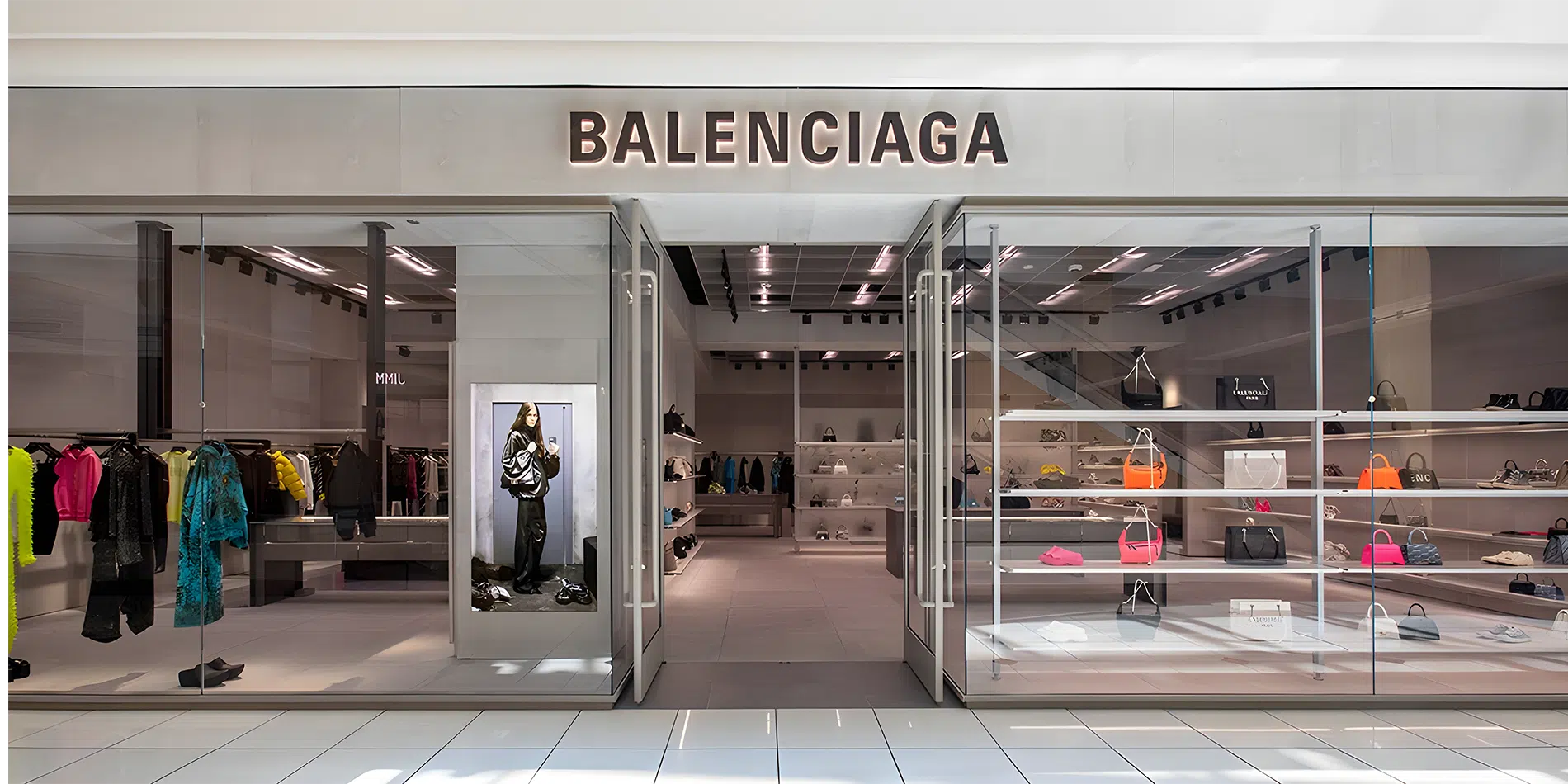 Banner 1 - Balenciaga Rom&acirc;nia