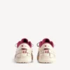 Sneakerși pentru femei „Hamptons” cu aspect ușor uzat, în nuanțe de alb murdar/roșu