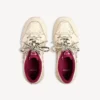 Sneakerși pentru femei „Hamptons” cu aspect ușor uzat, în nuanțe de alb murdar/roșu