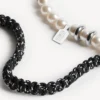Brățară/colier tip choker cu perle Malibu în negru/alb/argintiu strălucitor