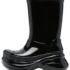 Cizme Crocs x Balenciaga cu finisaj lăcuit „Negru” 677388W1S8X