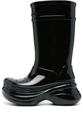 Cizme Crocs x Balenciaga cu finisaj lăcuit „Negru” 677388W1S8X