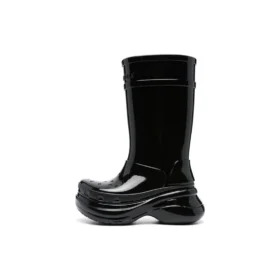 Cizme Crocs x Balenciaga cu finisaj lăcuit „Negru” 677388W1S8X