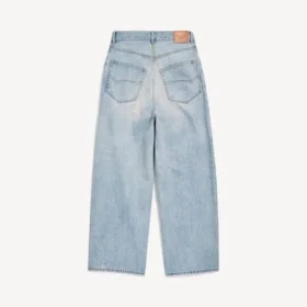 Pantaloni largi în albastru deschis