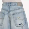 Pantaloni scurți din denim pentru bărbați, cu efect „stay press”, în nuanța albastru deschis decolorat