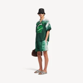 Pantaloni scurți pentru bărbați cu croială lejeră, cu imprimeu „extreme tie dye”, în verde/alb Pantaloni scurți pentru bărbați cu croială lejeră, cu imprimeu „extreme tie dye”, în verde/alb