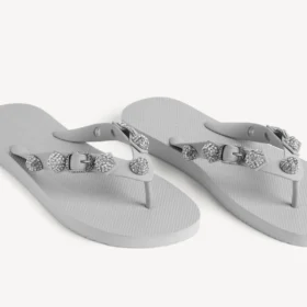 sandale cu baret pentru femei model cagole n nuana balenciaga gri cristal 2 280x280 - Sandale cu baretă pentru femei model &bdquo;Cagole&rdquo; &icirc;n nuanța Balenciaga gri/cristal
