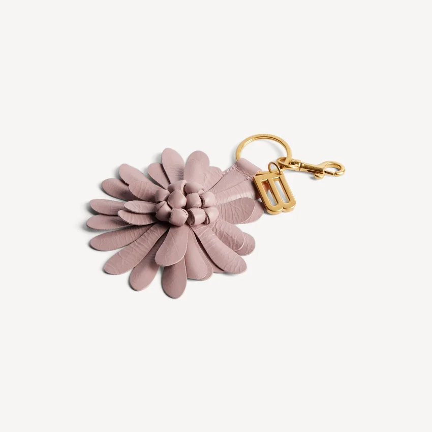 Talisman/breloc pentru femei în formă de floare din cuarț roz Talisman/breloc pentru femei în formă de floare din cuarț roz