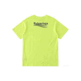 Tricou pentru bărbați Balenciaga cu logo mic, guler rotund și mâneci scurte, galben 620967TJVF77110 Tricou pentru bărbați Balenciaga cu logo mic, guler rotund și mâneci scurte, galben 620967TJVF77110